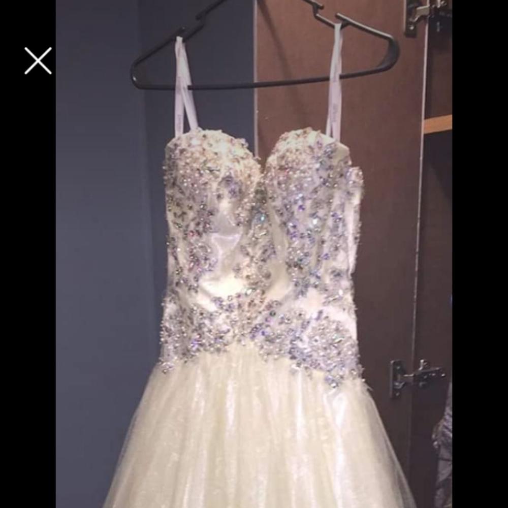 Size 8 pageant dress only worn once paid $575l